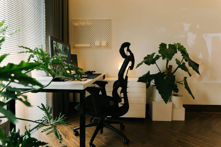 How to Create a Cozy and Inviting Home Office Space